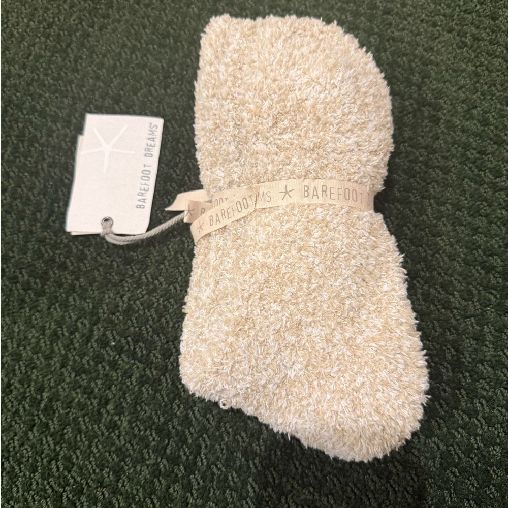 Barefoot Dreams Oyster White Plush Socks - Picture 5 of 8